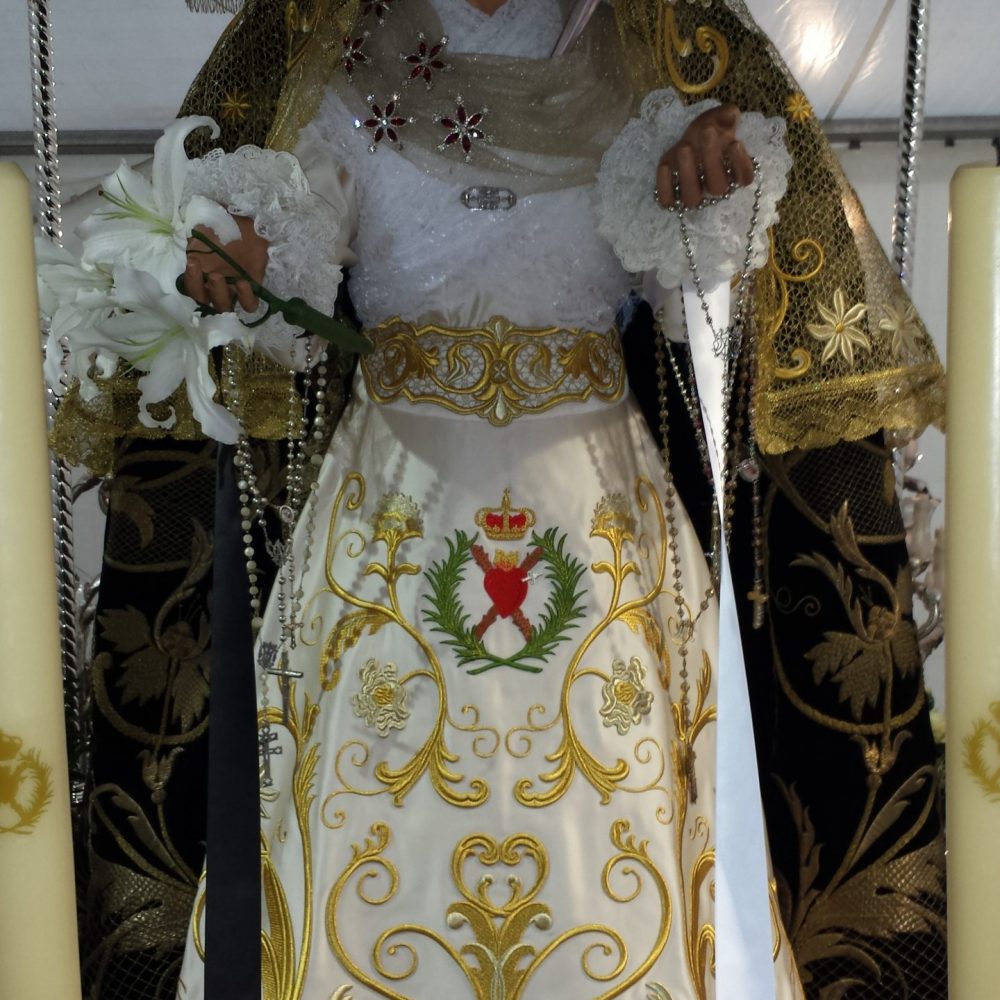 Sayas y vestidos para Virgen