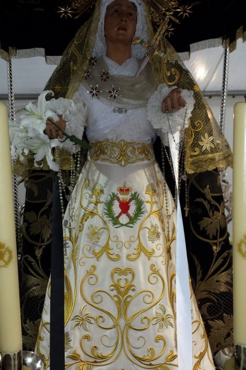 Sayas y vestidos para Virgen