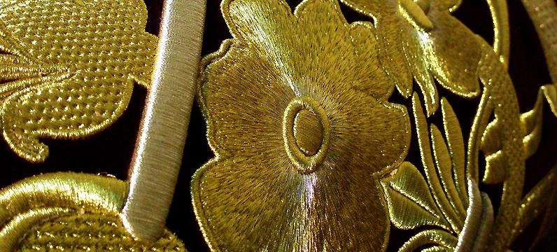 Cortina-terciopelo-Bordados religiosos y alta decoración