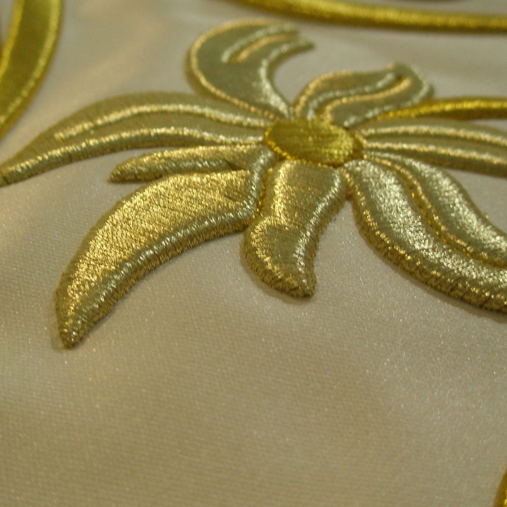 Detalle Saya Virgen