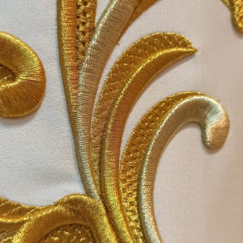 detalle sayas Virgen Peregrina, Bertamirans
